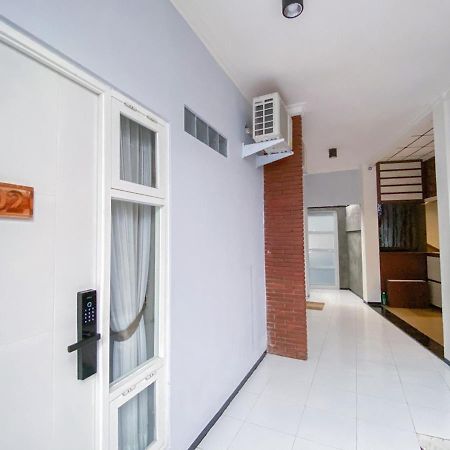 Reddoorz Syariah At Mitra Guest House Malang Exterior photo