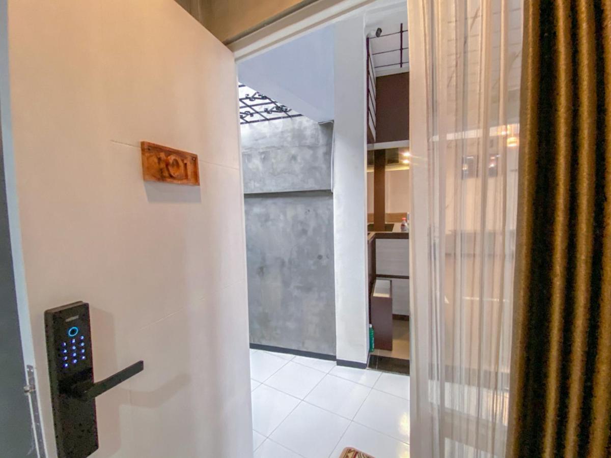 Reddoorz Syariah At Mitra Guest House Malang Exterior photo